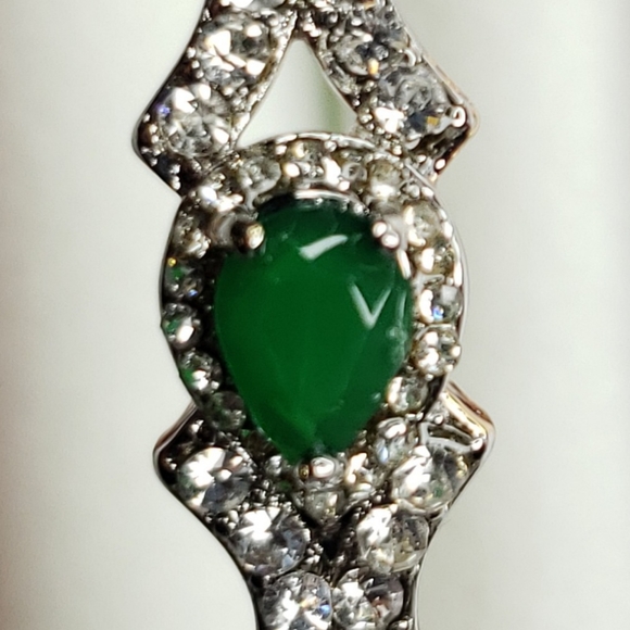 NWOT Pear cut emerald bangle bracelet - Picture 2 of 2